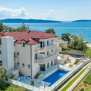 Riva With Swimming Pool 4*, Kastela Croatia